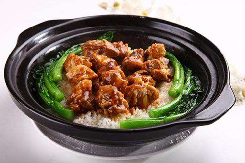 如今什么生意好做？开家煲仔饭店铺一年能赚这么多！