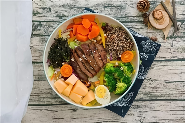 怎样经营好轻食店？在新蔡开一家轻食店能赚多少钱？