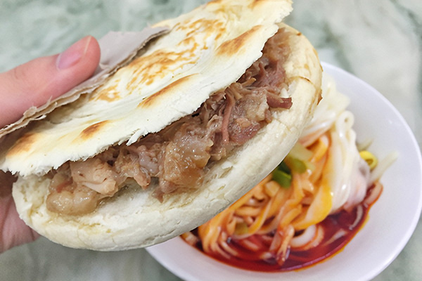 有哪些吸引顾客的好办法？肉夹馍店铺开在哪里方便售卖？
