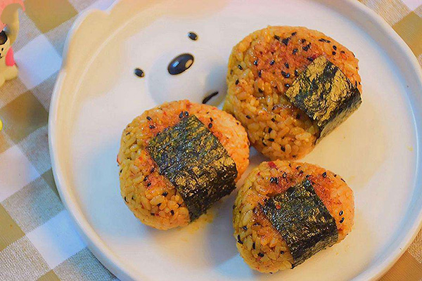 开饭团店需要什么证件？开店要注意什么？饭团的主要原料有什么？