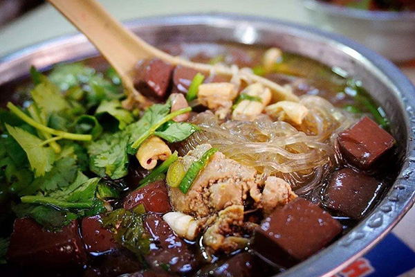 在桐梓开一家鸭血粉丝店需要多少钱？利润是多少？