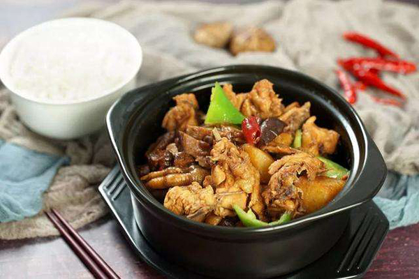 黄焖鸡米饭店选址怎么选？加盟有什么好处？黄焖鸡米饭有营养吗？