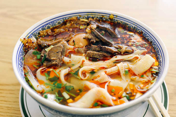 卖兰州牛肉面赚钱吗？怎样选择好的店铺位置？