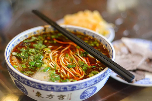 加盟兰州牛肉面怎么样？尚义县开店能赚多少钱？