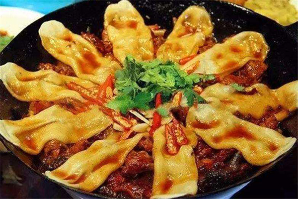 在保定开地锅鸡店有什么优势？开地锅鸡店装修要注意什么？