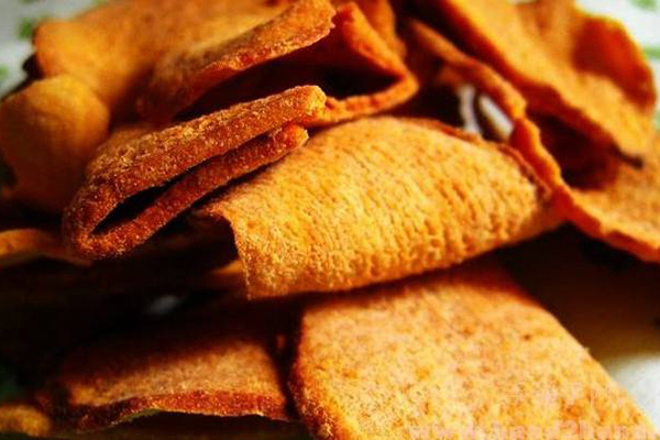 在桂东县开地瓜坊零食店有什么经营策略？地瓜坊有什么装修技巧？