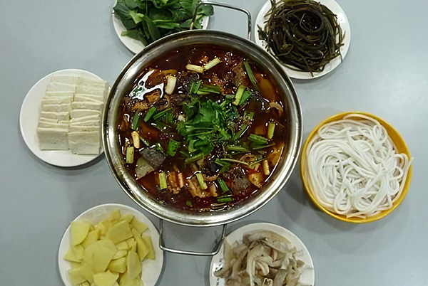 开牛杂火锅店需要多少钱？开店需要什么设备？