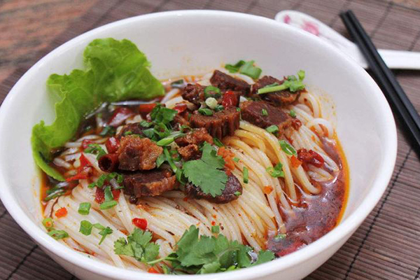 开牛肉粉店有什么经营技巧？牛肉粉店装修怎么做？