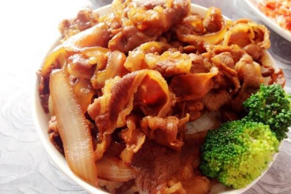 开牛肉饭店需要多少钱？要什么开店证件？