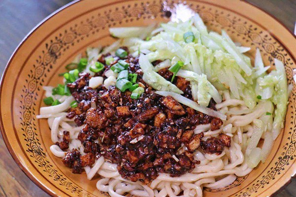开炸酱面馆能赚钱吗？炸酱面的市场环境怎么样？炸酱面怎么做好吃？