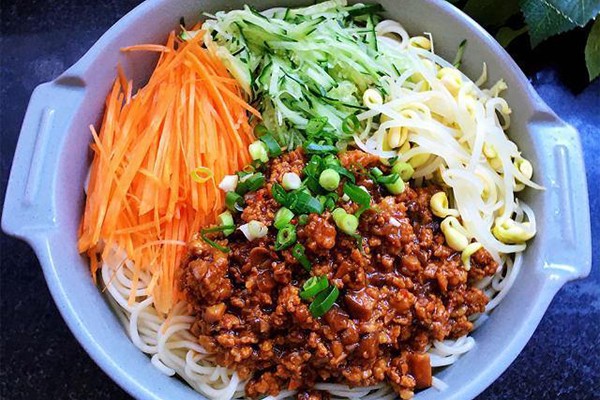 开炸酱面馆有什么经营规划？炸酱面馆加盟要注意什么？