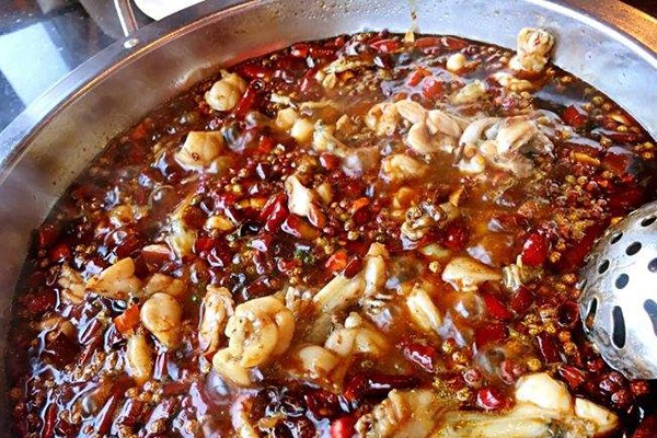 在承德开牛蛙火锅店有什么优势？牛蛙火锅店经营要怎么做？