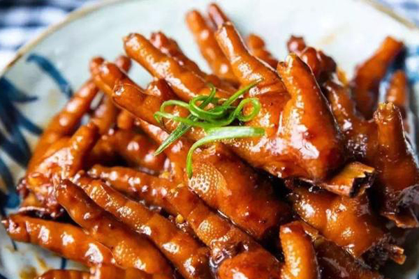 开鸡爪零食店自营好还是加盟好？经营鸡爪零食店要办理什么证件？