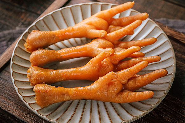 开鸡爪零食专卖店能赚钱吗？鸡爪的消费市场怎么样？鸡爪零食怎么做好吃？