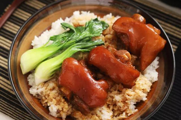 开猪脚饭店能赚钱吗？猪脚饭的市场环境怎么样？猪脚饭怎么做好吃？