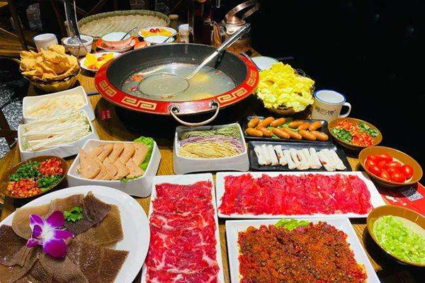在汉川开牛肉火锅店要投资多少钱？牛肉火锅店有什么经营发展规划？