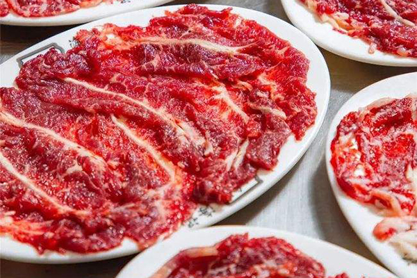 在汉川开牛肉火锅店装修要注意什么？牛肉火锅店怎么经营生意火？