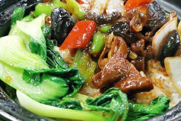 在白城开煲仔饭店怎么样？开煲仔饭店在市场上有什么优势？