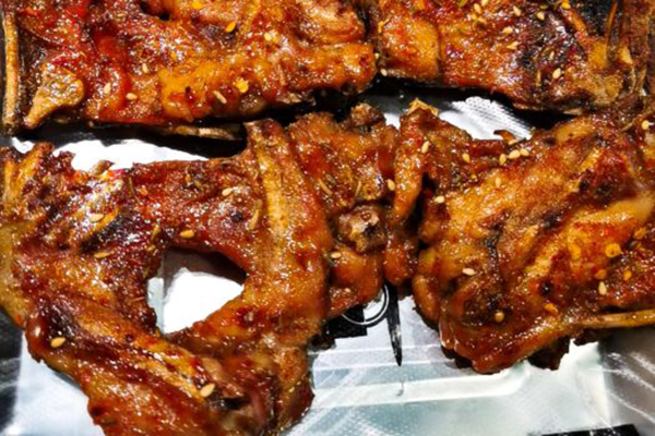 在渭南开烤鸡架店有什么优势？开烤鸡架店在餐饮市场上有什么优势？