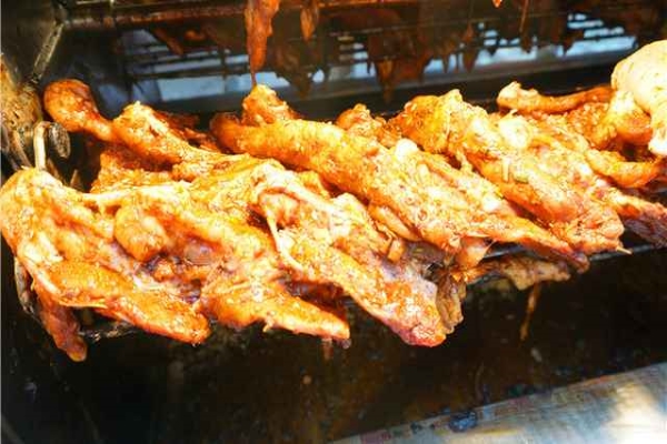 开烤鸡架店店铺选址要怎么做？加盟开烤鸡架需要满足什么条件？