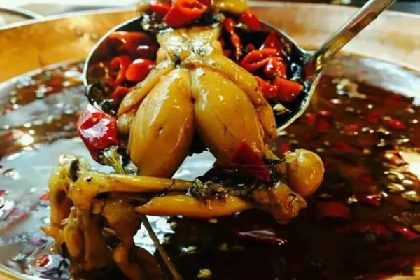 在清远开美蛙鱼头火锅店有什么优势？美蛙鱼头火锅店怎么规划发展？