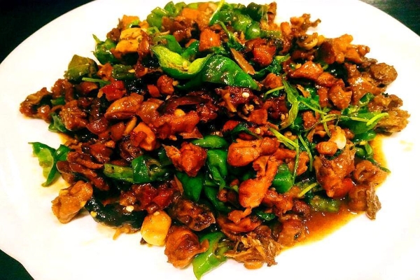 在乌鲁木齐开辣子鸡店怎么样？辣子鸡店经营怎么控制成本花费？